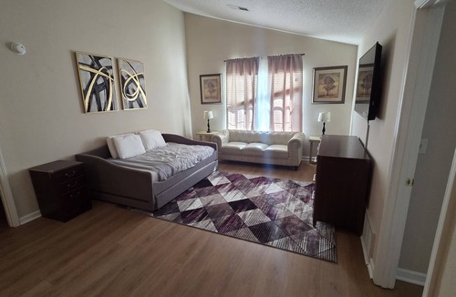 Olive Branch House | Well-Appointed 6-BR House in Tranquil Olive Branch w/Stylish Modern Furniture