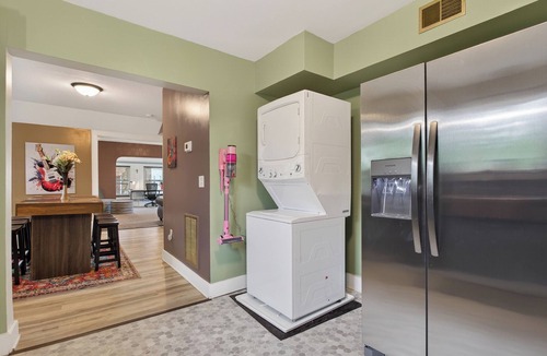 Grand Rapids Apartment | Westside 3 Bedroom Remodeled/Furnished/Short Term:Close to City of GR Prime Area