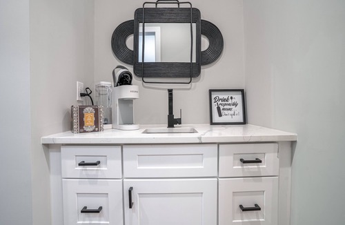 Westview Villa | Westview Hotel! Spacious, Modernistic, Group Friendly Home in Atlanta