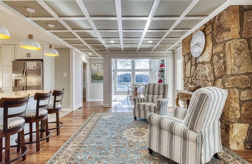 Dandridge House | What's Your Hurry- Lake Front, Boat Dock, Game Room, Hot Tub, WIFI!
