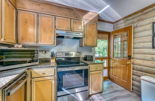 Town Creek Cabin | Wheeler Lake Retreat