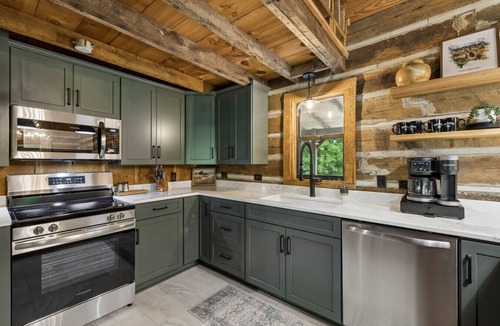 Lynchburg Cabin | Whispering Oaks Lake Cabin-90 Acre Private Retreat w Lake Access
