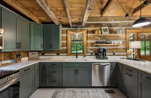 Lynchburg Cabin | Whispering Oaks Lake Cabin-90 Acre Private Retreat w Lake Access