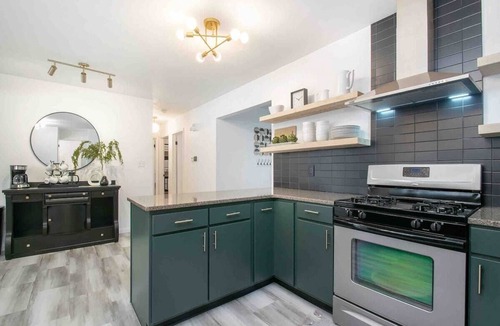 Goshen House | Whitehouse Retreat! 4-bedroom house with Pool, WiFi and AC in tranquil Goshen