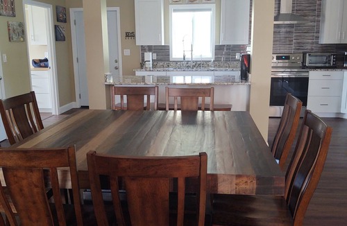 Sevierville House | WIDE OPEN! 4 BEDS $189 With MOUNTAIN VIEWS,PET FRIENDLY on 4 ACRES!
