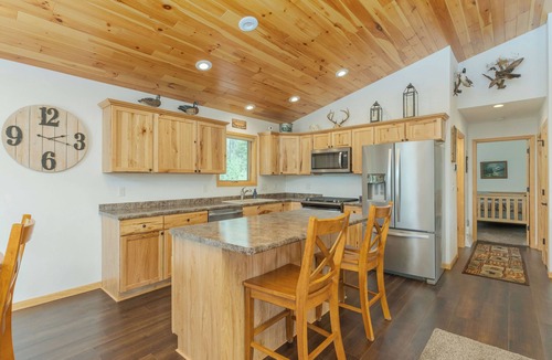 Stambaugh Cabin | Wilderness Lake Lodge, Private Lakefront Cabin, with Uninterrupted Nature Views.