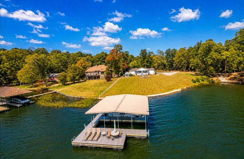 Florence House | Wilson Lake-Pickwick Fishing, Dock, Boat Parking, RTJ Golf, UNA, NO HIDDEN FEES