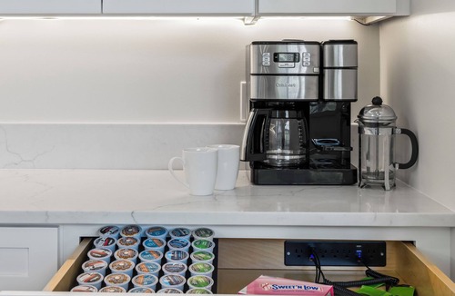 Dadeville House | Winter Specials! Newly built Home with Hot Tub, Fire Pit, King Beds, Sleeps 12!