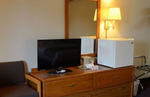 Thorp House | Wisconsin on Budget! 3 Affordable Units, Pet-friendly, Free Parking & Breakfast!