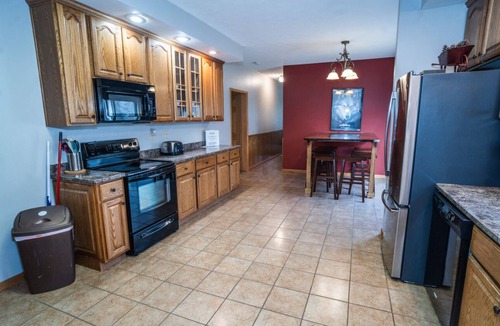 Attica House | Wolf's Den - Spacious 5 Bedroom, 4.5 Bath on Beautiful Country Lot