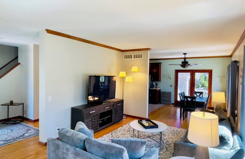 Saint Joseph House | Wonderful 4-bedroom house in charming Downtown St. Joseph - The Residence