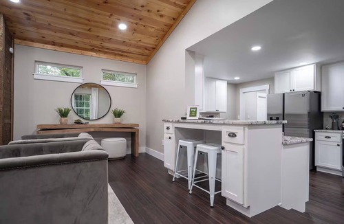 Monteagle House | Wooded Retreat + 1.3 Acres/Fire Pit/King Bed/Hiking/Near Sewanee & Caverns