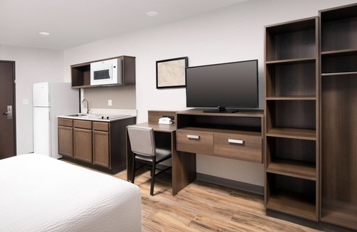 Novi Hotel | WoodSpring Suites Novi Farmington