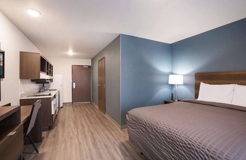 Madison Heights Hotel | WoodSpring Suites Detroit Madison Heights