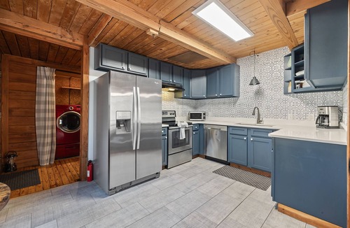 Cartersville Cabin | Woodsy Retreat Cabin Sleeps 9 6 Min to LakePoint MTB Trails Nearby