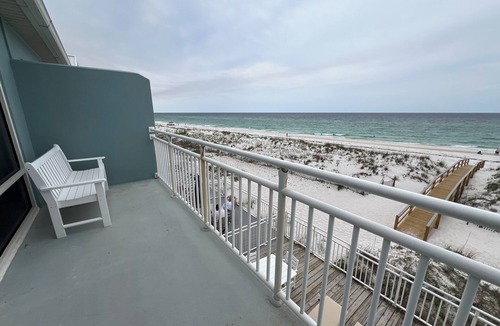 White Sands House | WOW Closest to the Gulf Luxury 4 Bed,3Bath 3 Decks Sleeps 14 2500 SF
