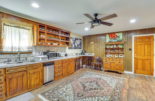 Natchez House | Yard & Patio! Quiet Home, 2 Mi to Dtwn Natchez