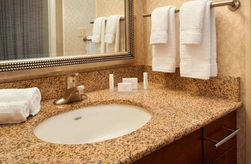 Warren Hotel | Your Home Away From Home! 2 Posh Units, w/Kitchen! Pet-Friendly, Free Breakfast