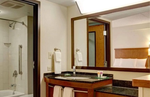Gwinnett Place House | Your Relaxing Getaway Awaits! 4 Great Units! Near Pirate’s Cove Adventure Golf!