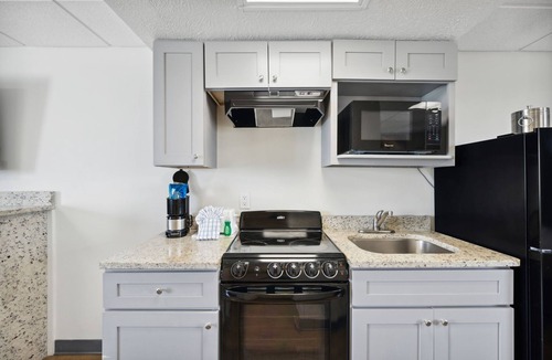 Fort Bay Hotel | Your Ultimate Leisure Stay Near Gulf World Marine Park! 4 Relaxing Units, Pool