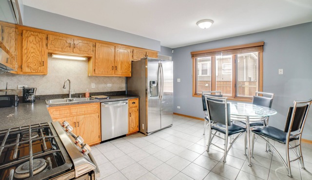 1 Block to Red Line Station: Walkable Chicago Home