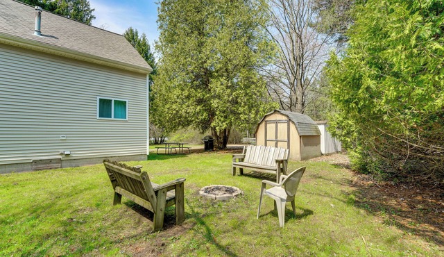 1 Block to Lake Huron Beach! Peaceful Shore House