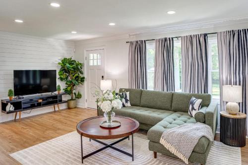 1 Mi to Gallatin Square! Family-Friendly Home