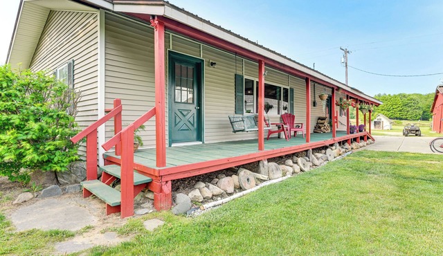 10-Acre Kingston Getaway: Sauna & Fire Pit