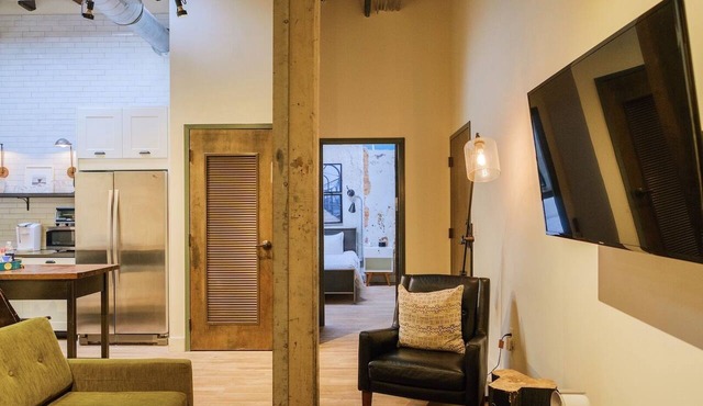 2 Bedroom Apartment in the Heart of Downtown! (Loft 303)