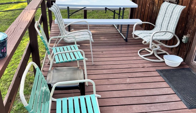 2-bedroom cabin with AC on a secluded cove of Lake Ogemaw.