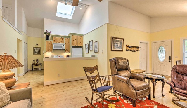 2 Bedrooms, Near Biking Trail, and Frankfort!