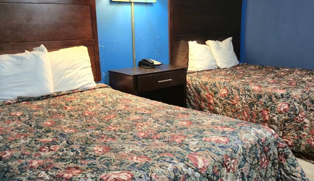 2 Cleveland Budget-Friendly Rooms Near Restaurants & Local Attractions