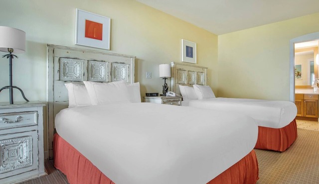 2 Coastal 2BR Suites w/Balcony: Near Private Beach & Village of Baytowne Wharf