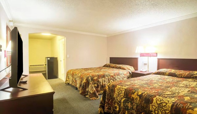 2 Convenient Huntsville Rooms Near US-72 | Free Parking for Stress-Free Stays
