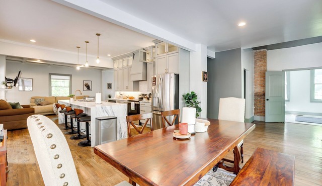 2 Mi to Dtwn: Stylish Urban Retreat in Birmingham