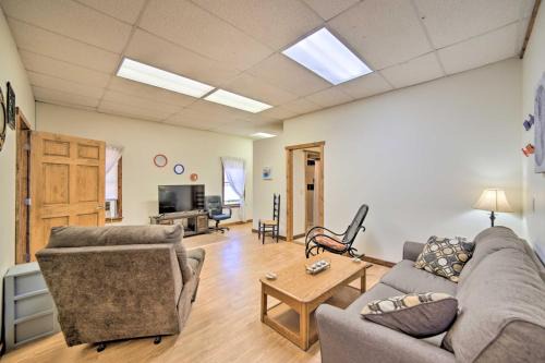 2 Mi to Ice Caves: Pet-Friendly Eben Junction Apt