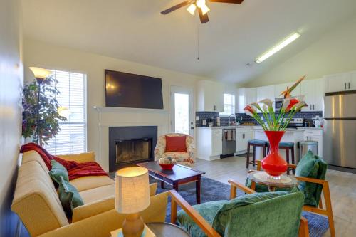 2 Mi to Town: Fully Equipped Georgia Home w/Deck!