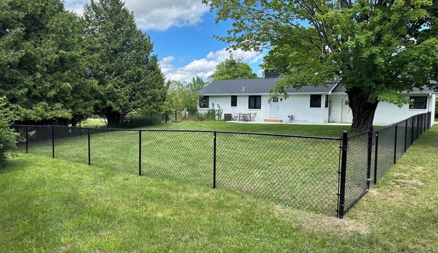 🐎 2 Miles to Flintfields, Fenced Yard pet friendly, FREE Golf Cart