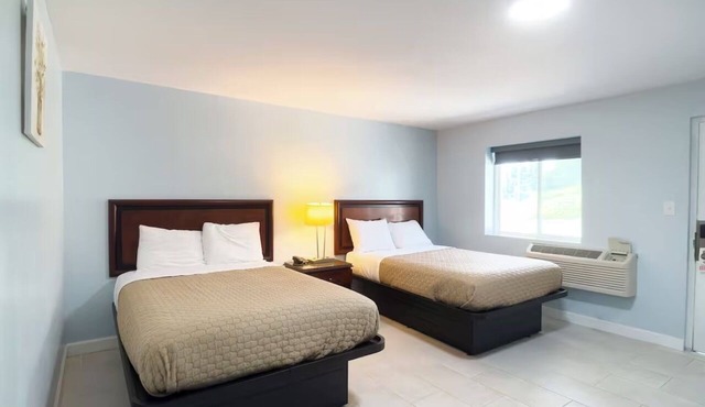 2 Modern Double-Bed Rooms Near Local Hiking Paths & Tazewell Shopping Options