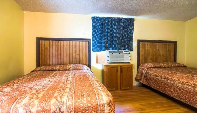 2 Queen Bed|Smk|Bama Motel Mobile