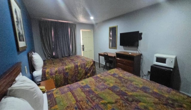 2 Queen Bed | Smoking