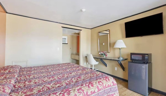 2 Road Trip Ready Rooms Near Lake Linton – Affordable + Convenient