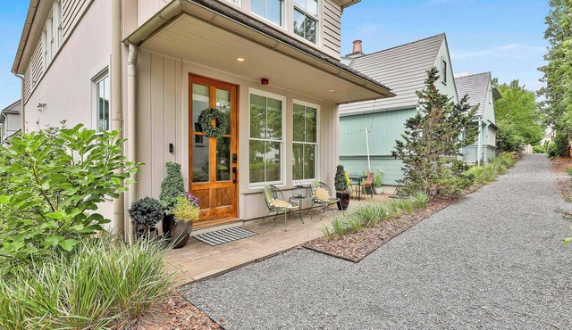 3 bed Trilith Cottage. Walk to Shops. 0.5 Miles to US Soccer HQ. World Cup Stay