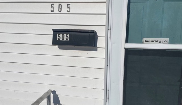3-bedroom apt with central ac , Downtown unit2 walking distance Fort Wayne.