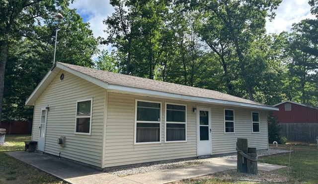 3 Bedroom Cottage near Wolf Lake in Baldwin Michigan.
