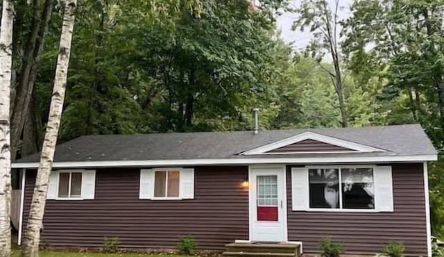 3 - Bedroom Cottage Near Lake Mitchell in Cadillac