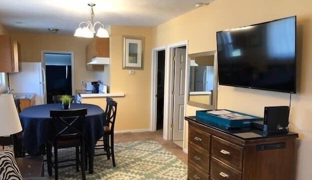 3 bedroom home close to Notre Dame (1234)