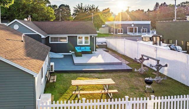 3 Bedroom House/Arcadia Resort/BBQ/HOT TUB/SAUNA
