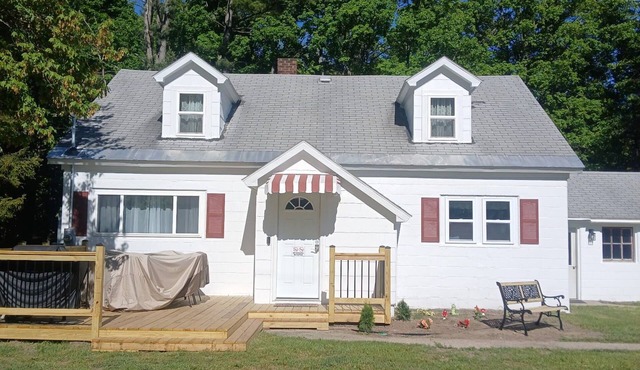 3-bedroom house in beautiful Fairview with cool AC breeze
