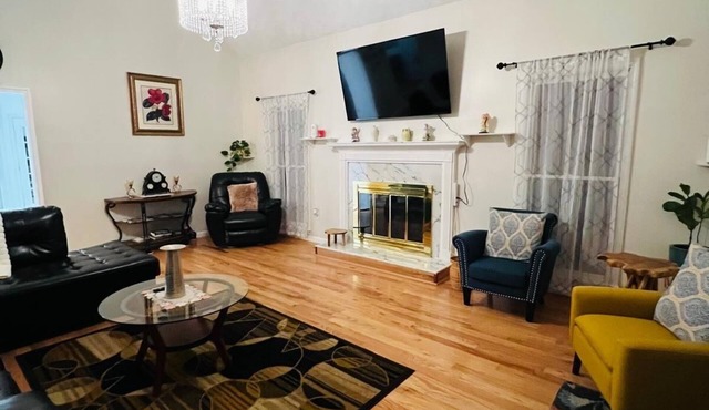 3-bedroom house in beautiful Dallas with cool AC and charm